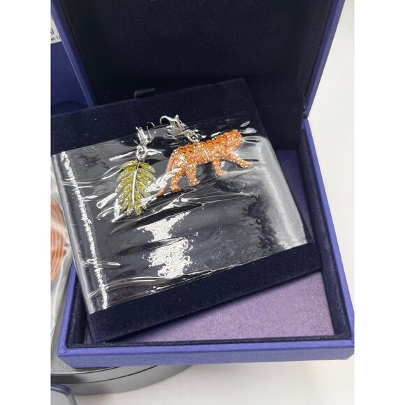 Swarovski Crystal VNTG "Endangered Wildlife" 1029735 Tiger and Palm‎ Charms Set - Picture 6 of 7